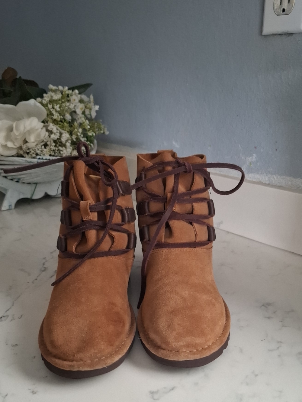 Ugg Womens Chestnut Suede Lace-Up Ankle Boots